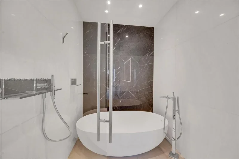 300 Biscayne Blvd Way 703, Miami, Florida, United States. - Photo 19