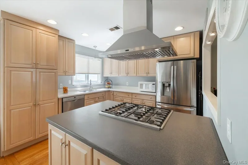21 Van Orden Avenue, Suffern, NY 10901, Montebello, New York, United States. - Photo 13