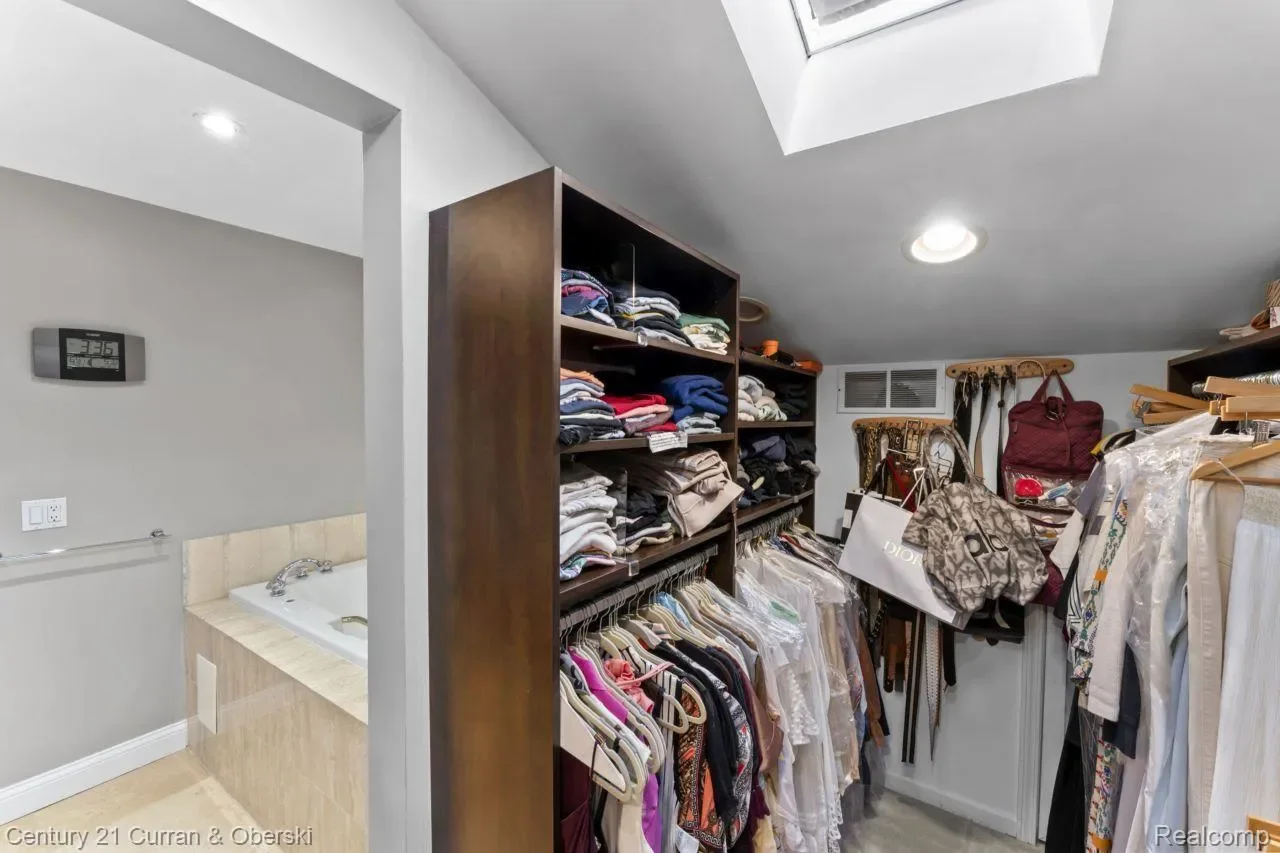 26155 Timber Trail, Dearborn Heights, MI 48127, Dearborn, Michigan, United States. - Photo 35