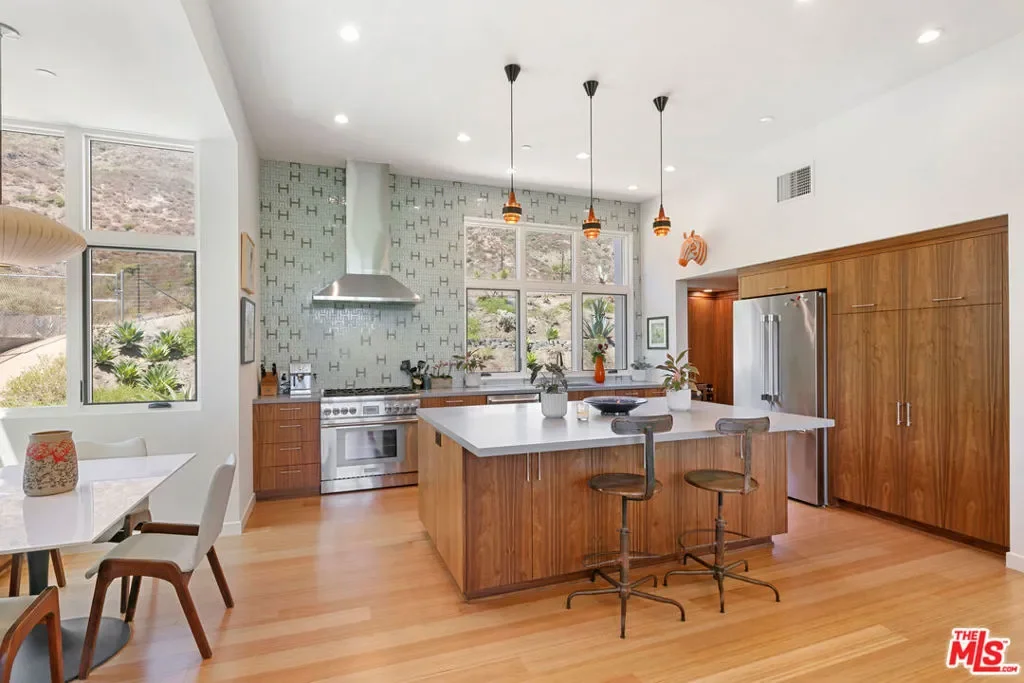 34067 Mulholland Highway, Malibu, California, United States. - Photo 4
