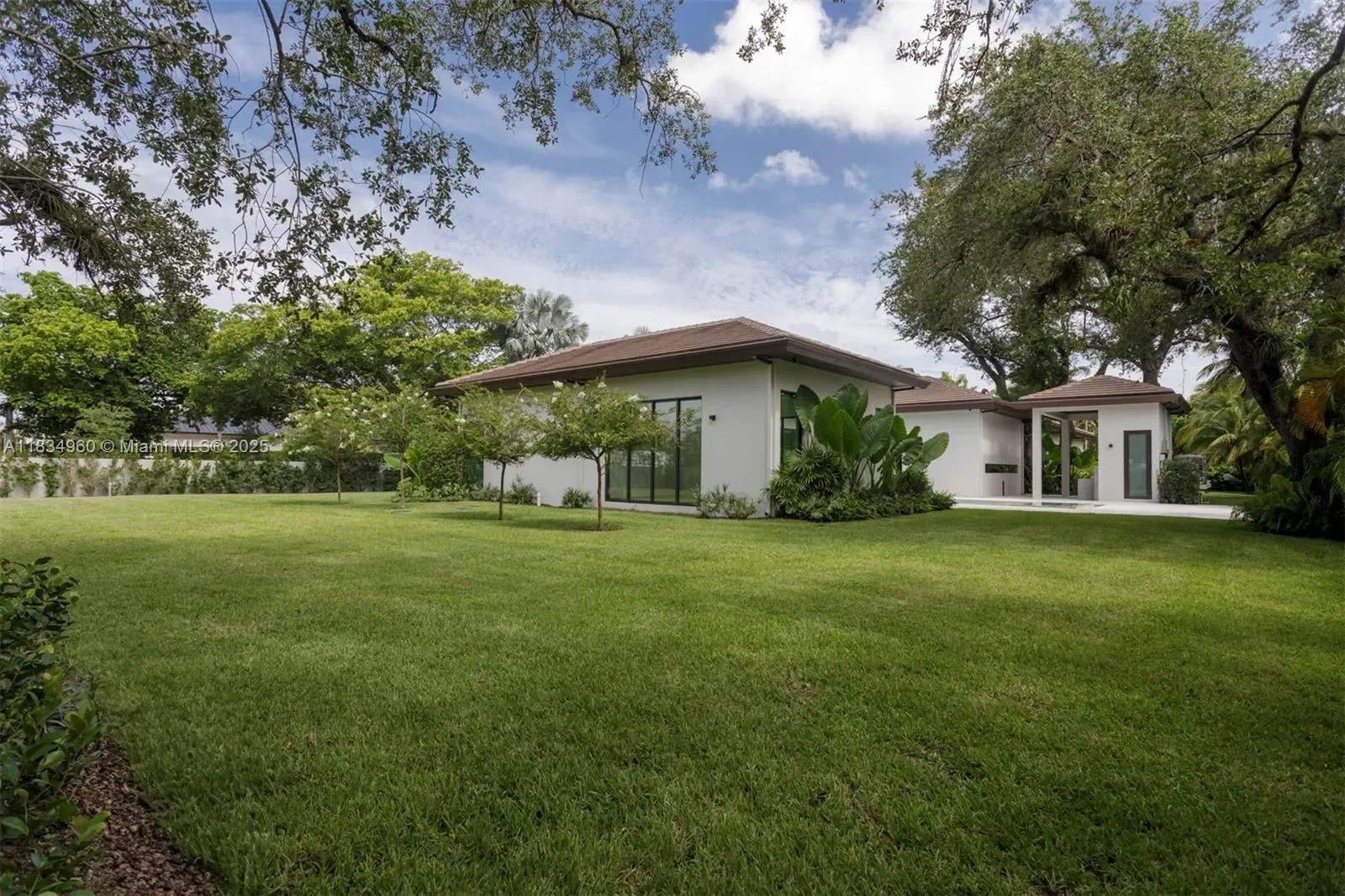 Exterior photo 11