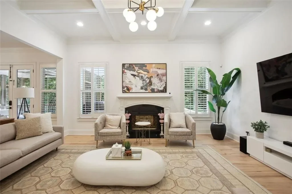 525 FOREST HILLS Drive, Atlanta, Georgia, United States. - Photo 2