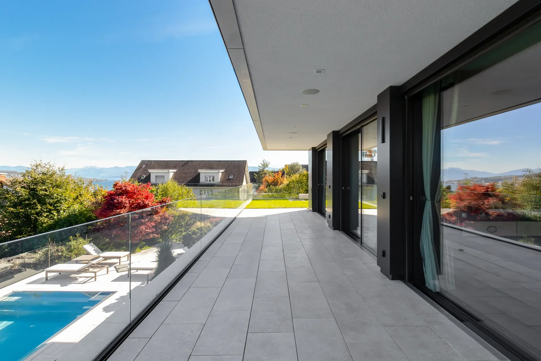 Exterior photo 3