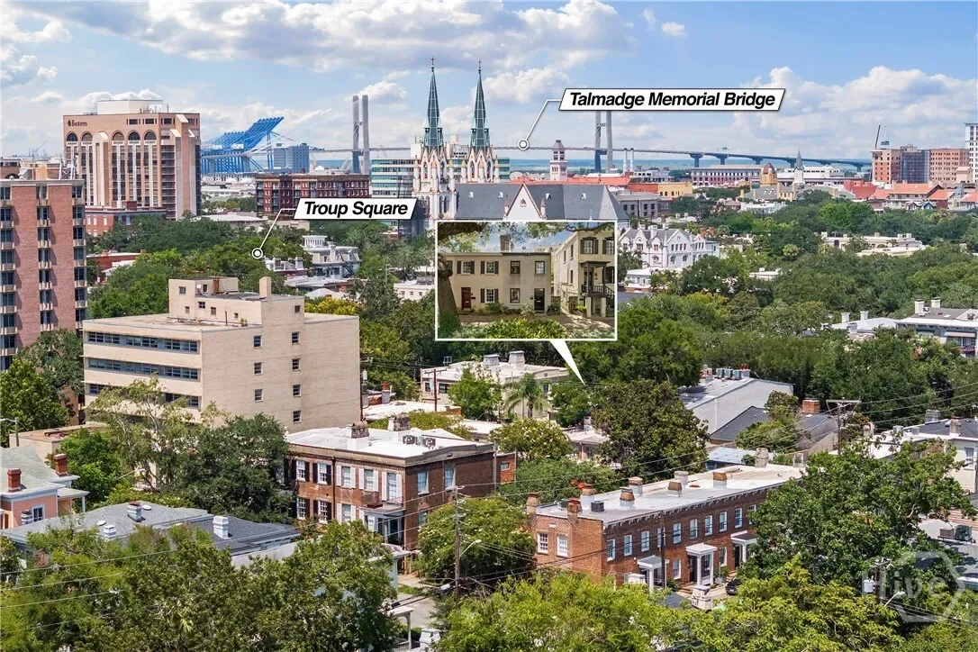 Single Family Residence in Savannah
