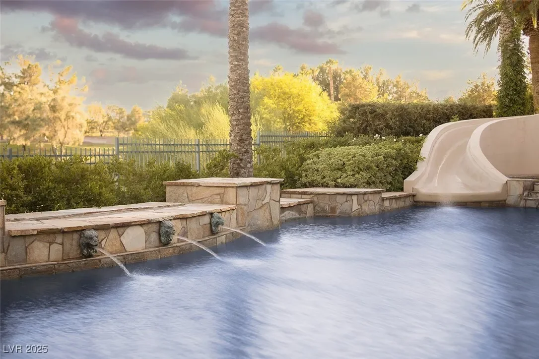 9017 Grove Crest Lane, Las Vegas, Nevada, United States. - Photo 6