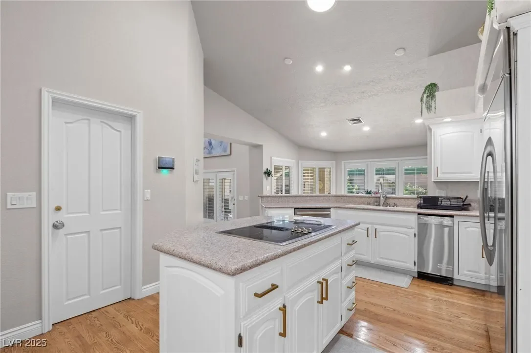 7471 Darby Avenue, Las Vegas, Nevada, United States. - Photo 20