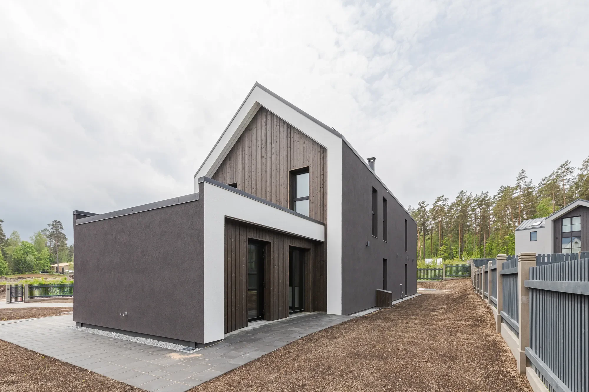 Exterior photo 4