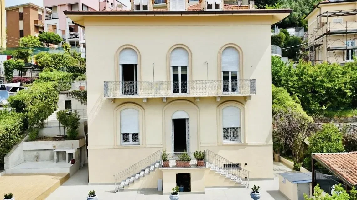 Exterior photo 12