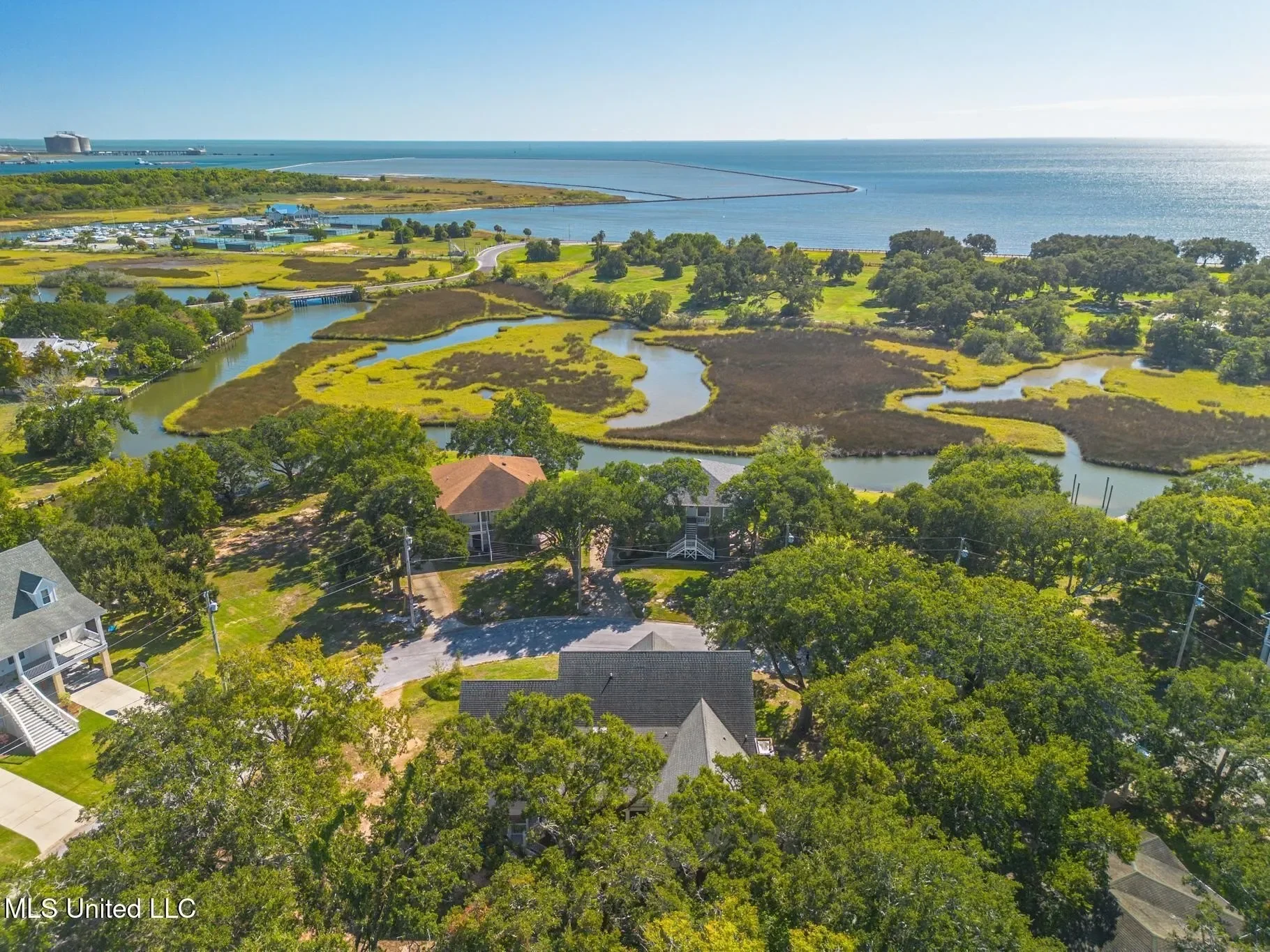 726 Wiggins Circle, Pascagoula, MS 39581, Pascagoula, Mississippi, United States. - Photo 2
