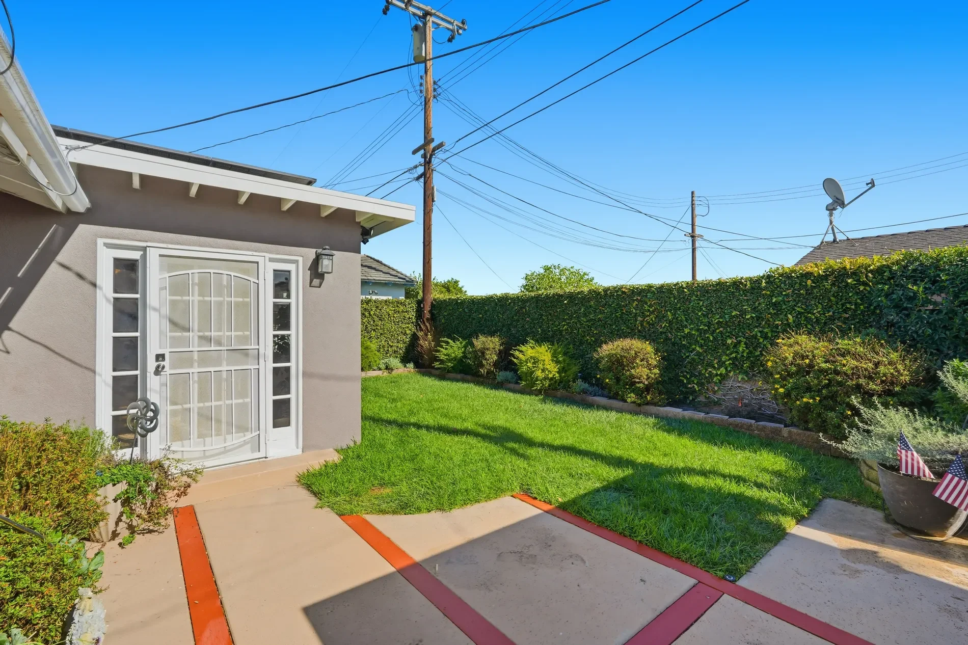 Exterior photo 4