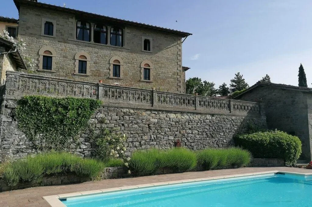 Exterior photo 4