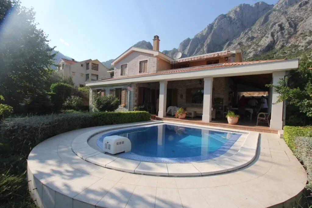 Kotor, Orahovac, Kotor Municipality, Montenegro. - Photo 6