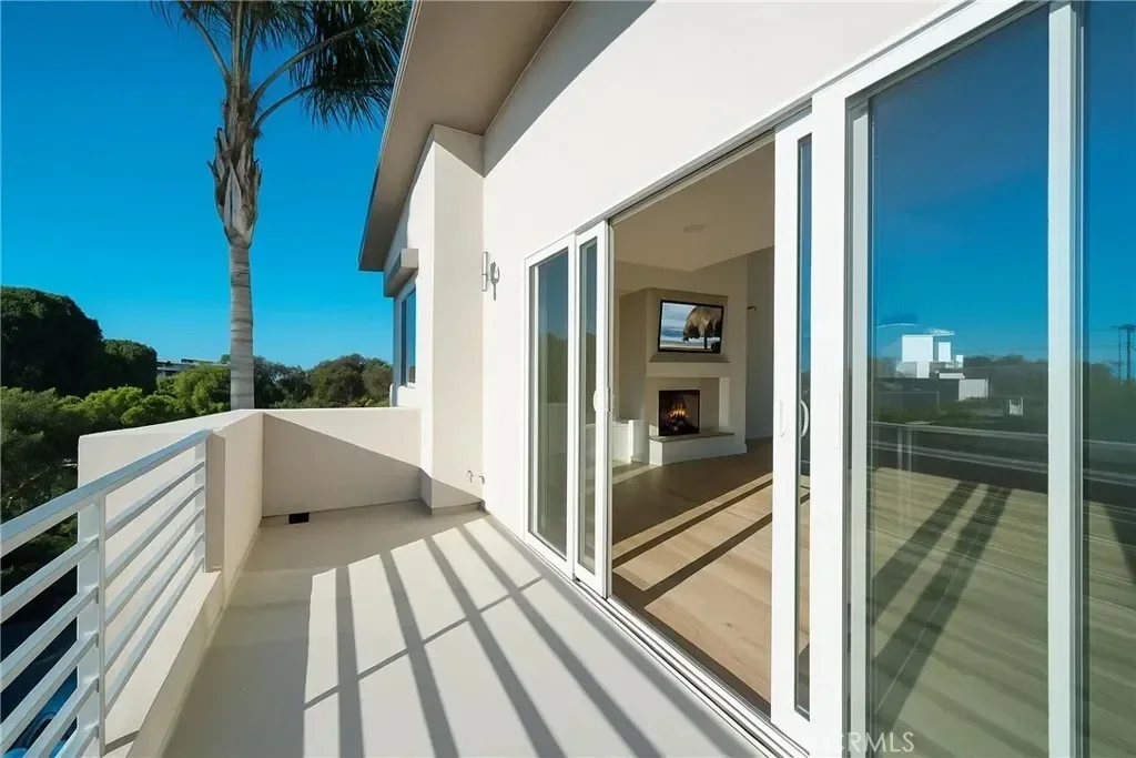 514 Ardmore, Hermosa Beach, California, United States. - Photo 12