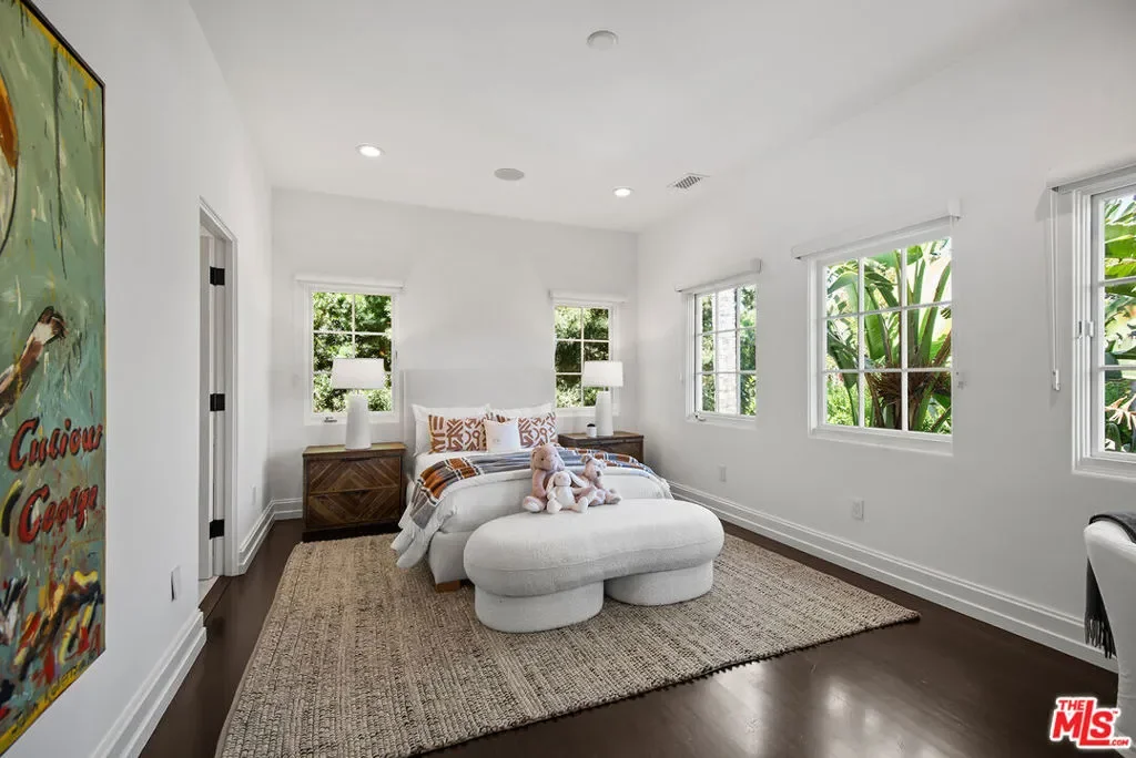 9928 Toluca Lake Avenue, Los Angeles, California, United States. - Photo 43