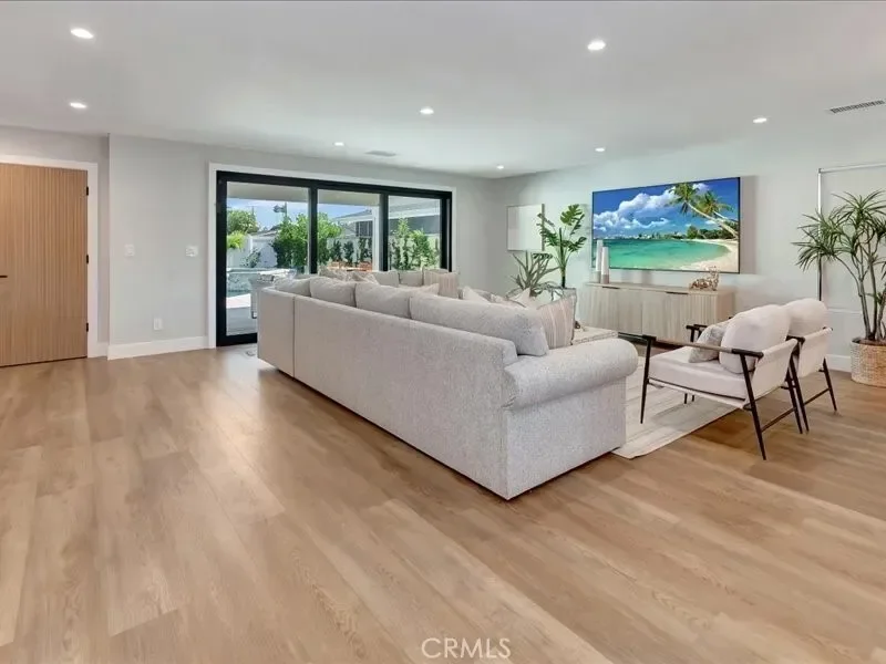270 Albert Place, Costa Mesa, California, United States. - Photo 4