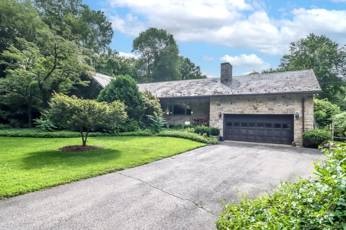 32 Locust Road, Greenwich, Connecticut, United States. - Photo 11