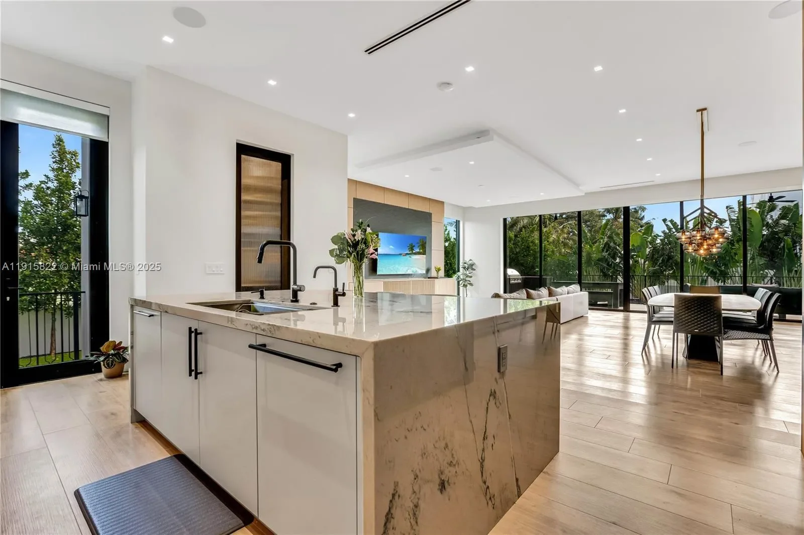 9045 Hawthorne Ave, Bal Harbour, Florida, United States. - Photo 23