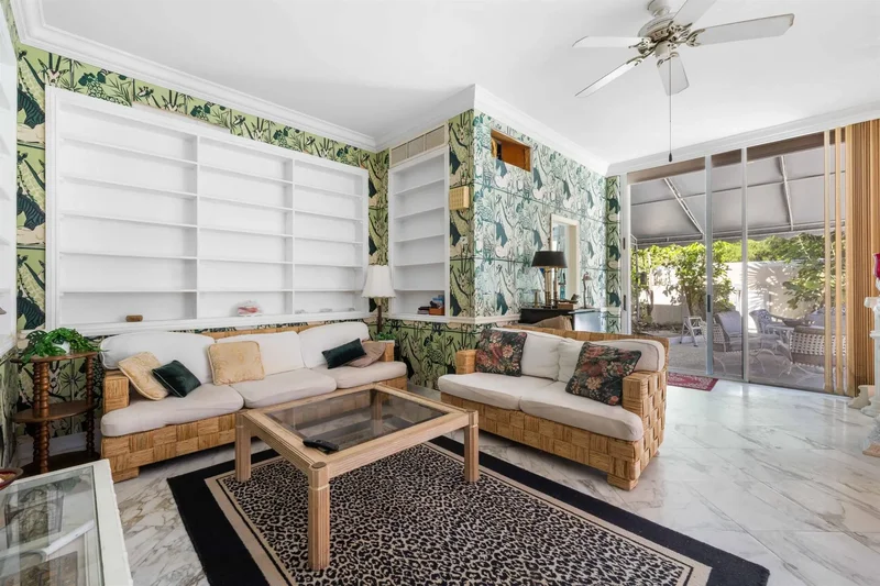1048 S Ocean Boulevard, Palm Beach, Florida, United States. - Photo 17
