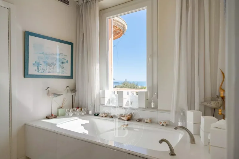 50 Boulevard d'Oxford, Cannes, Provence-Alpes-Côte d'Azur, France. - Photo 4