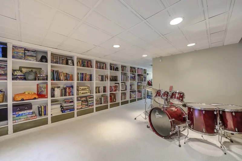 121 Laurel Lane , Syosset, NY 11791, Syosset, New York, United States. - Photo 8