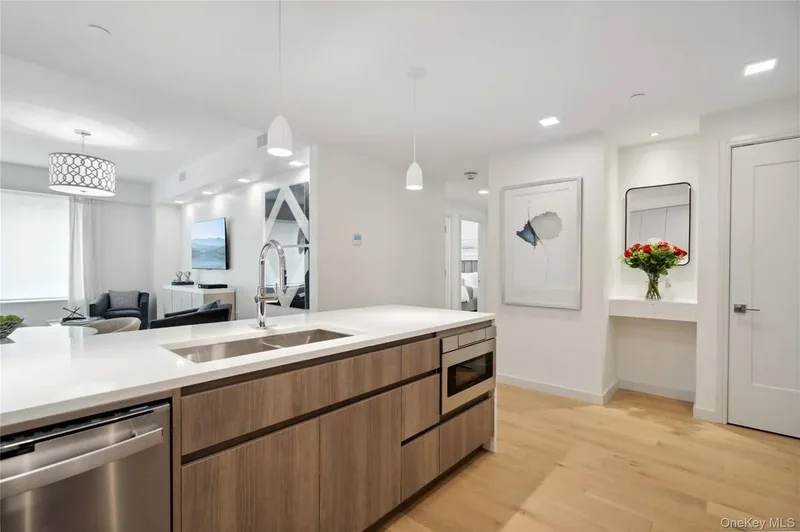 218 Middle Neck Road, #101, Great Neck, New York, United States. - Photo 21