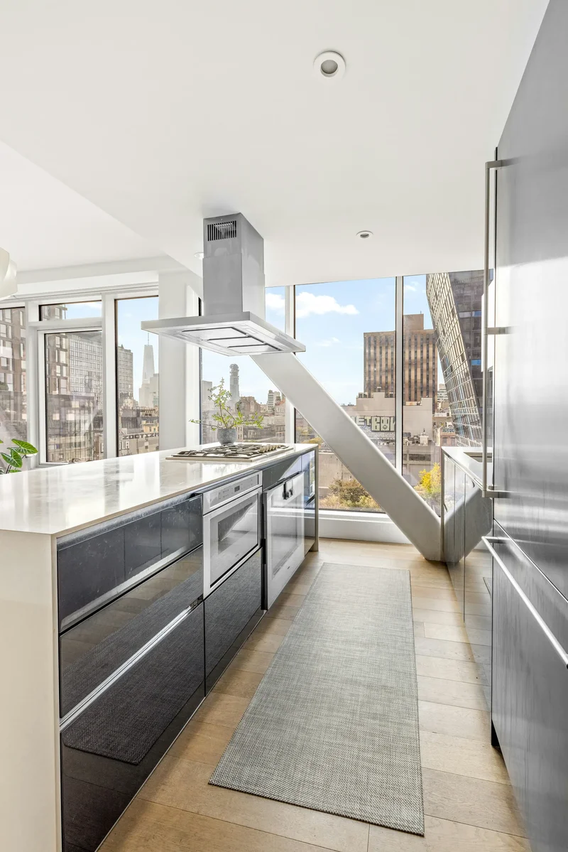 Norfolk Street, New York, New York, United States. - Photo 11