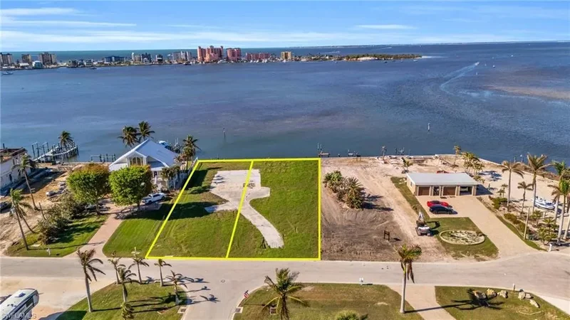 926 San Carlos DR, Fort Myers Beach, Florida, United States. - Photo 2