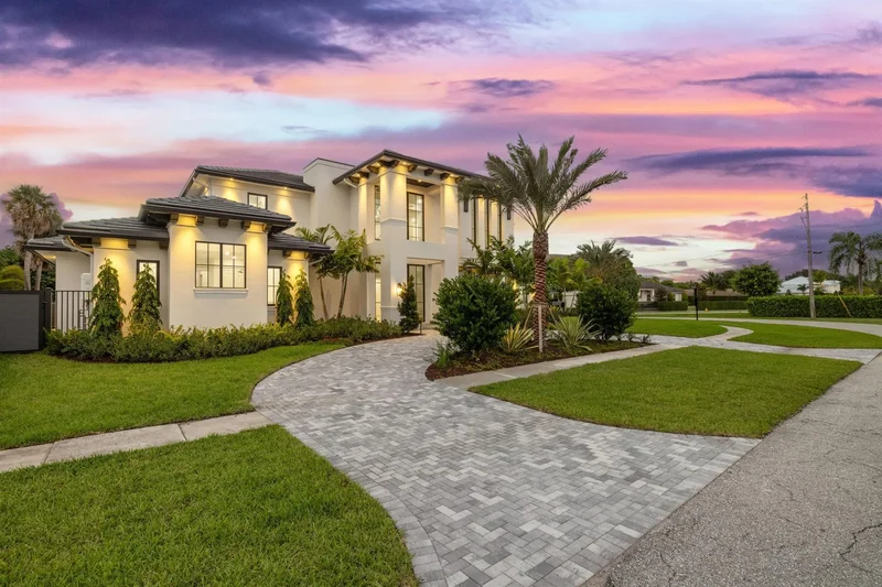 Single Family Residence in North Palm Beach