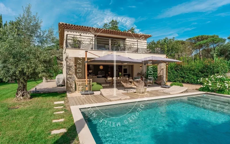 Contemporary villa, sought-after residential area.