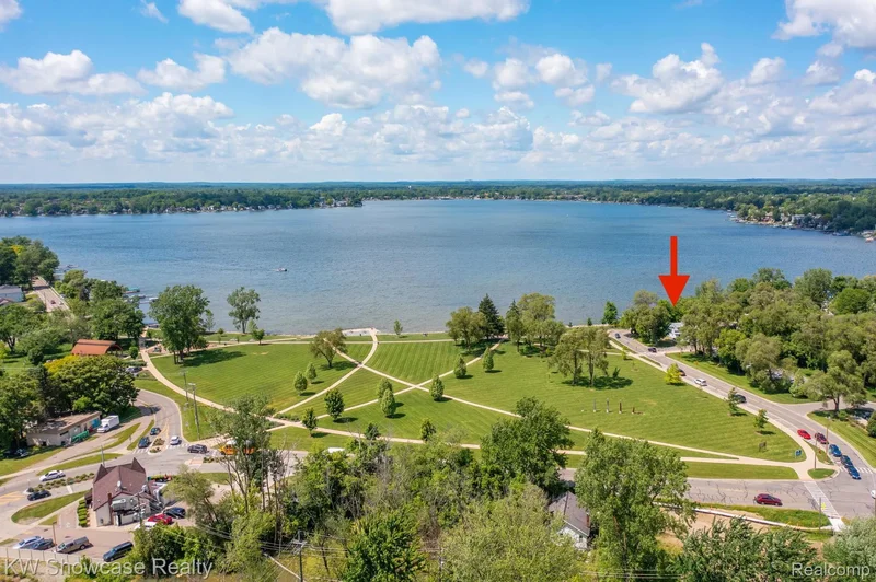 1815 E Lake Drive, Novi, MI 48377, Novi, Michigan, United States. - Photo 12