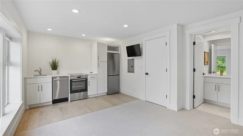 4527 W Raye Street, Seattle, WA, 98199, USA, Seattle, Washington, United States. - Photo 34