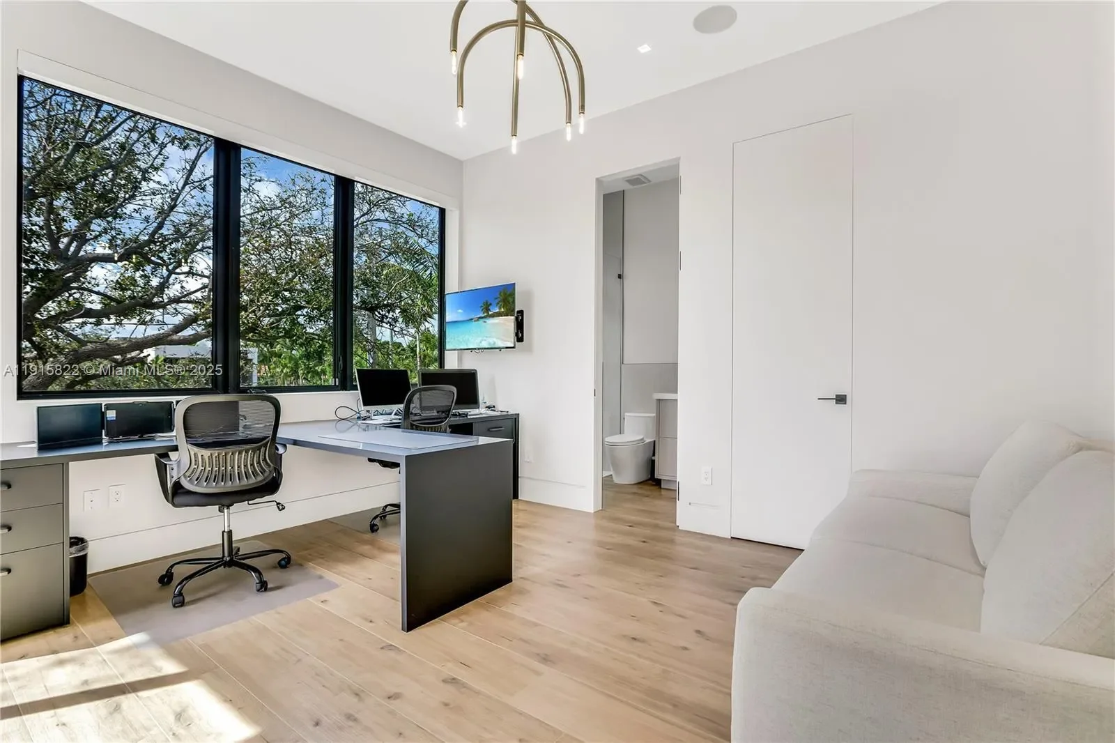 9045 Hawthorne Ave, Bal Harbour, Florida, United States. - Photo 32