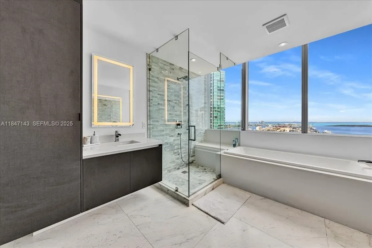 851 NE 1st Ave #3711, Miami, FL 33132, Miami, Florida, United States. - Photo 38