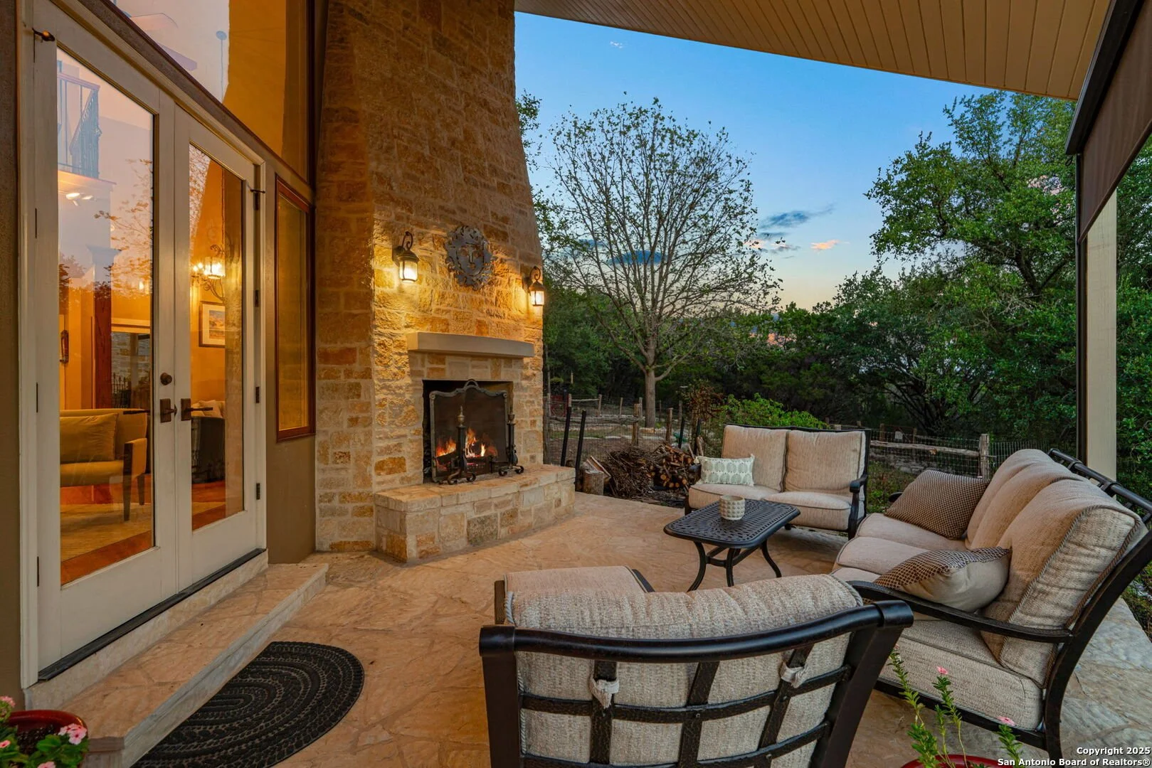 Exterior photo 8