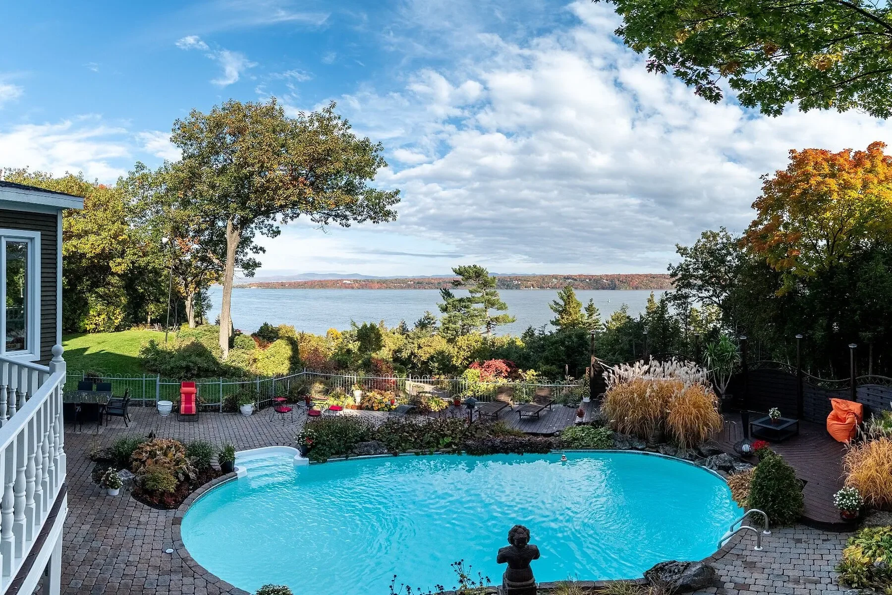 Exterior photo 6