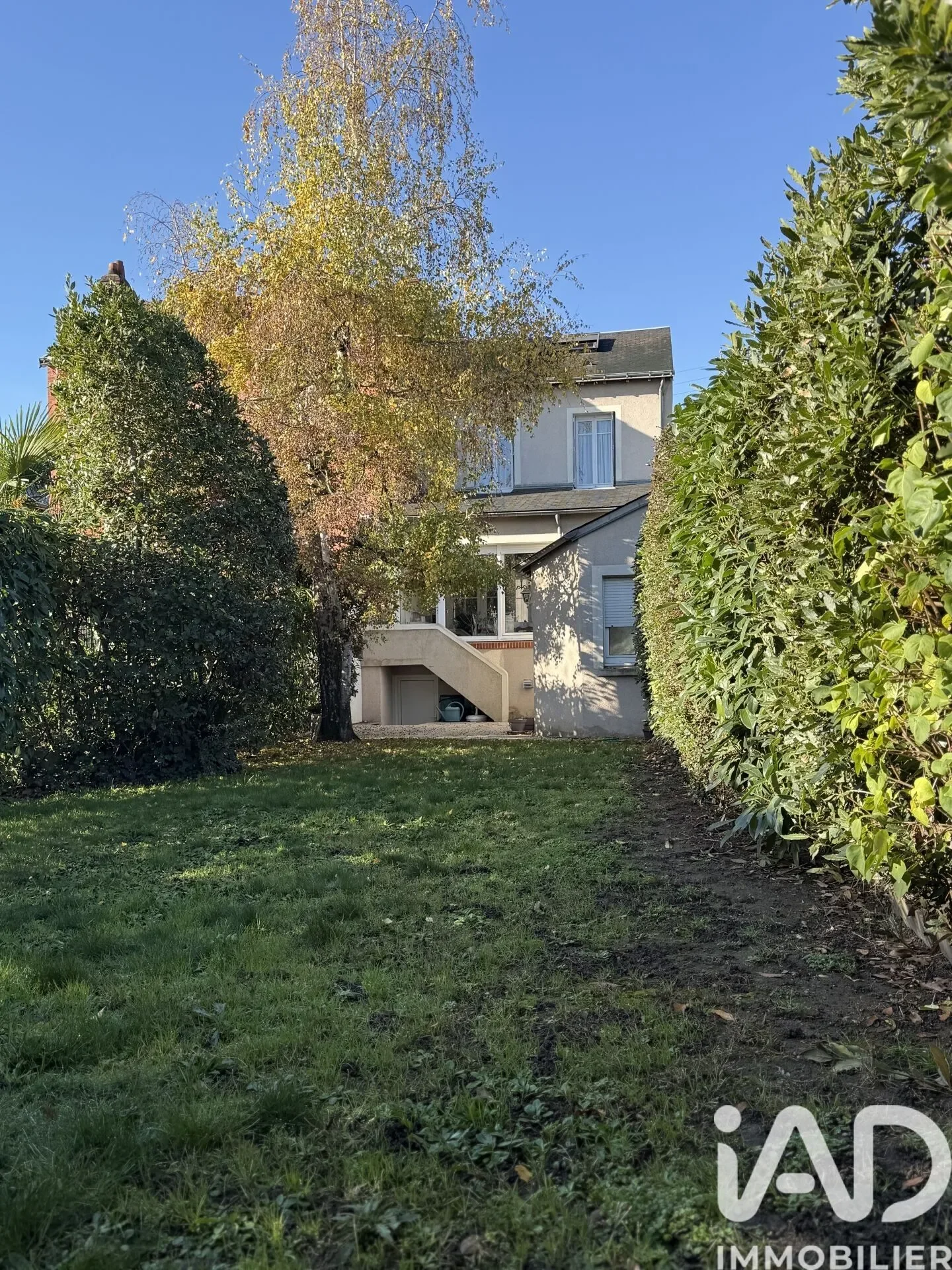 Exterior photo 2