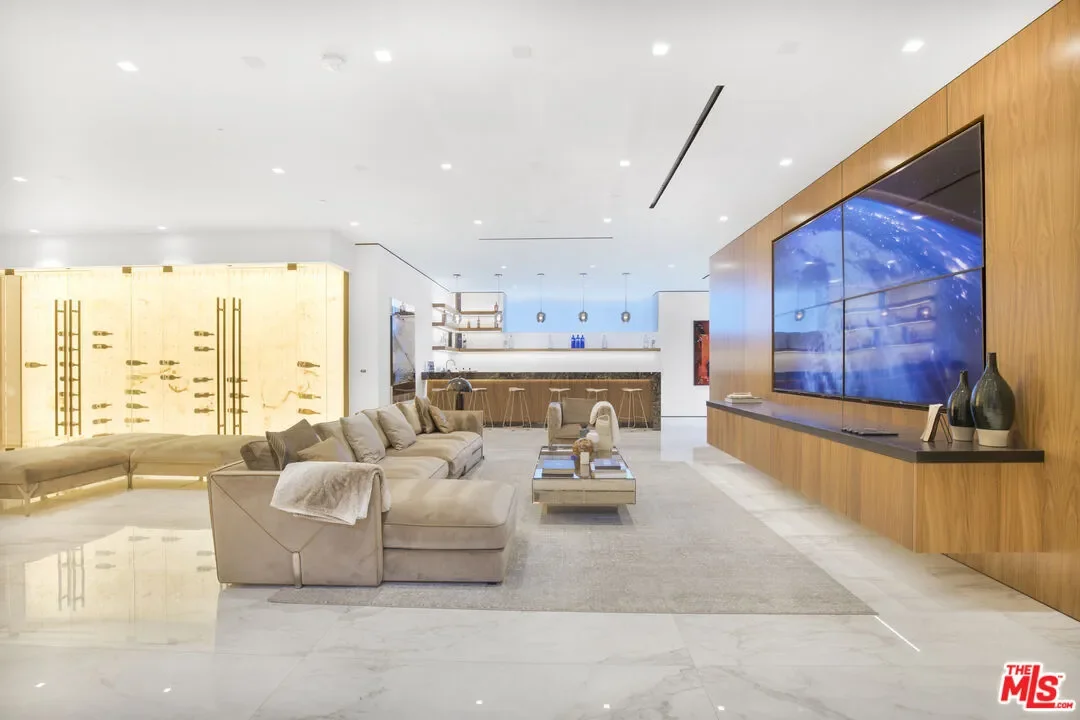 9410 Sierra Mar Pl, Los Angeles, California, United States. - Photo 14