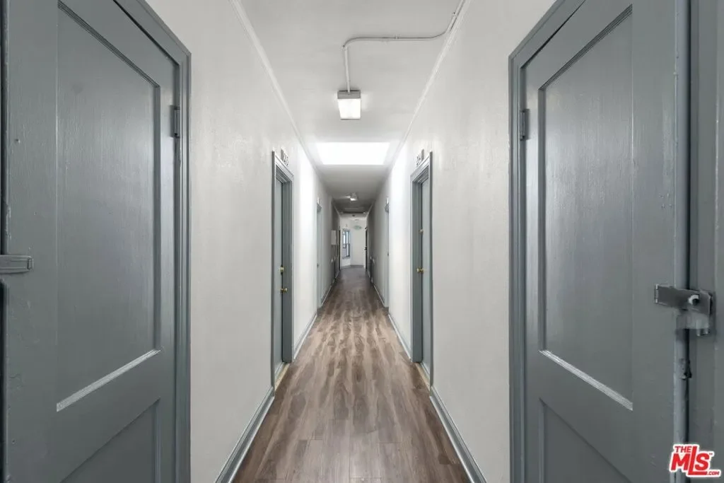 225 W Adams Boulevard, Los Angeles, California, United States. - Photo 21