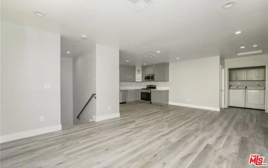 1348 E Vernon Avenue, Los Angeles, California, United States. - Photo 5