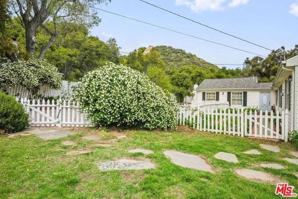 1520 Bonnell Drive, Topanga, California, United States. - Photo 55