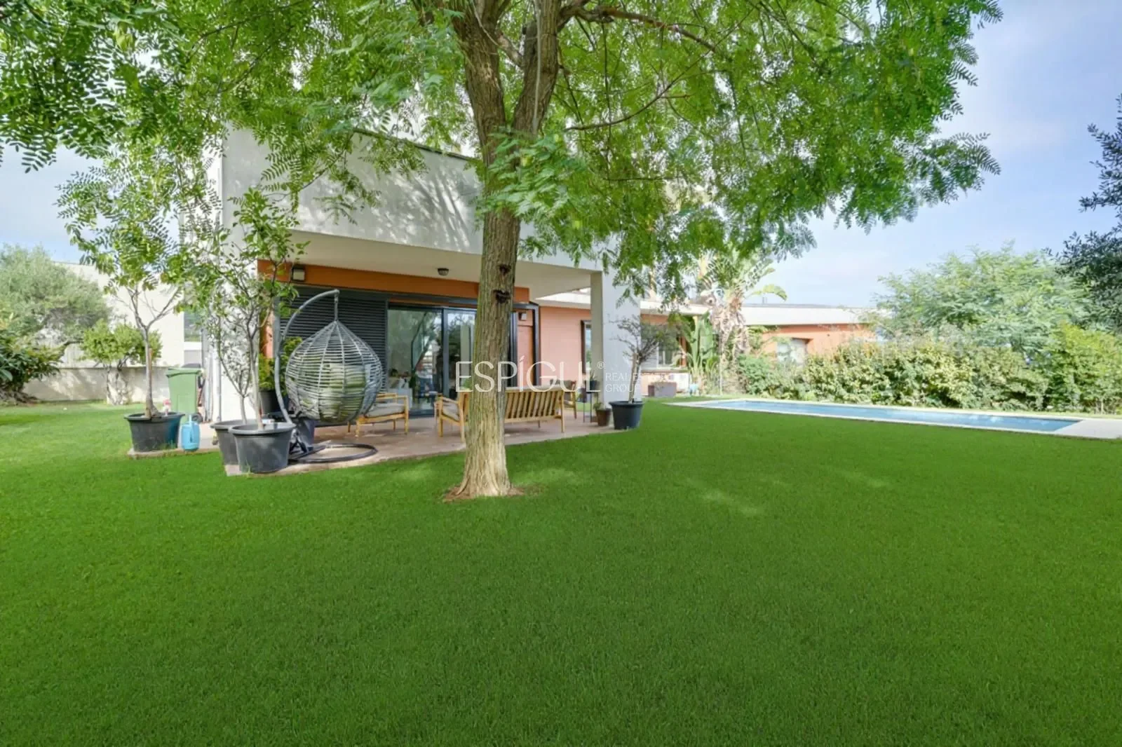 Exterior photo 7