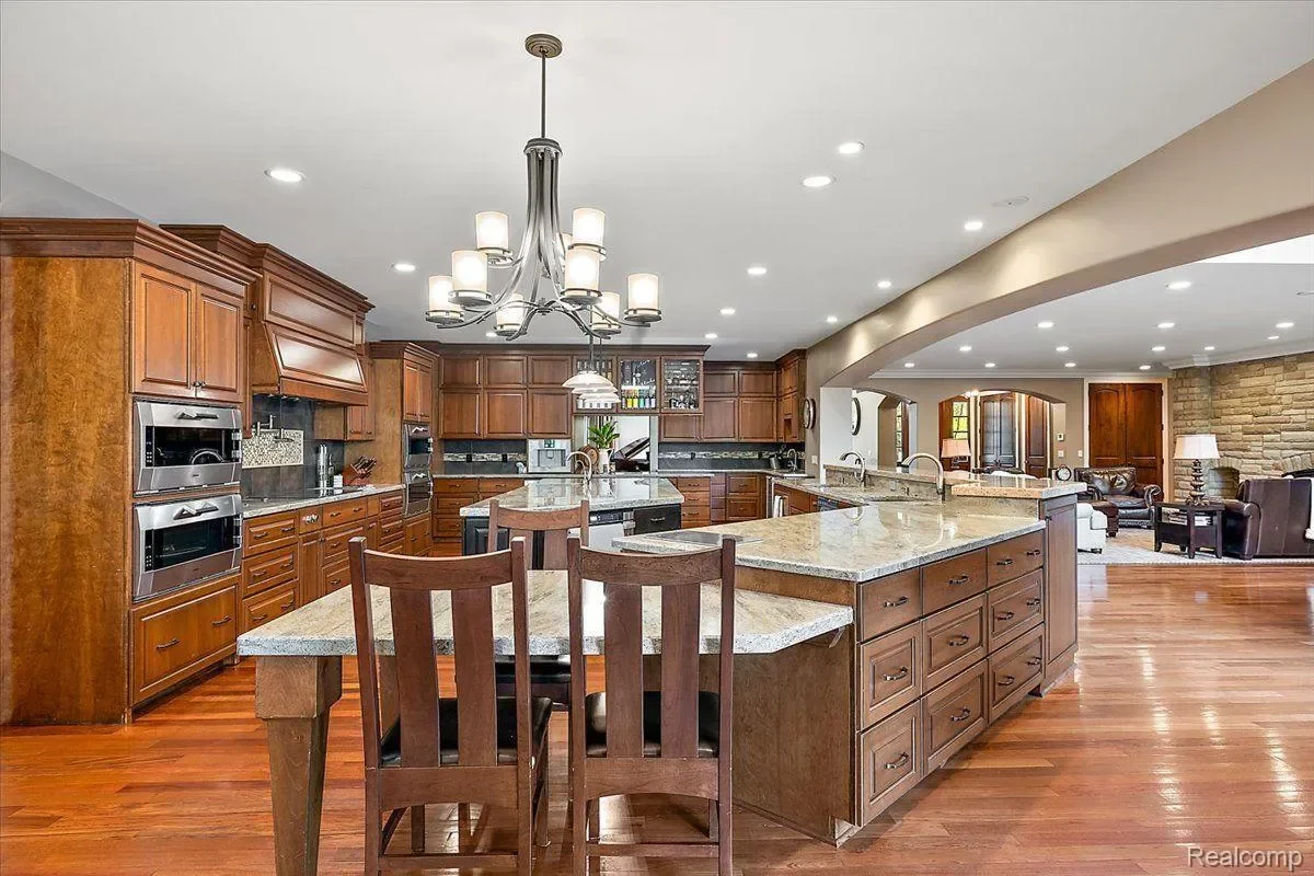 1330 Oxford Road, Bloomfield Charter Township, MI 48304, Birmingham, Michigan, United States. - Photo 19