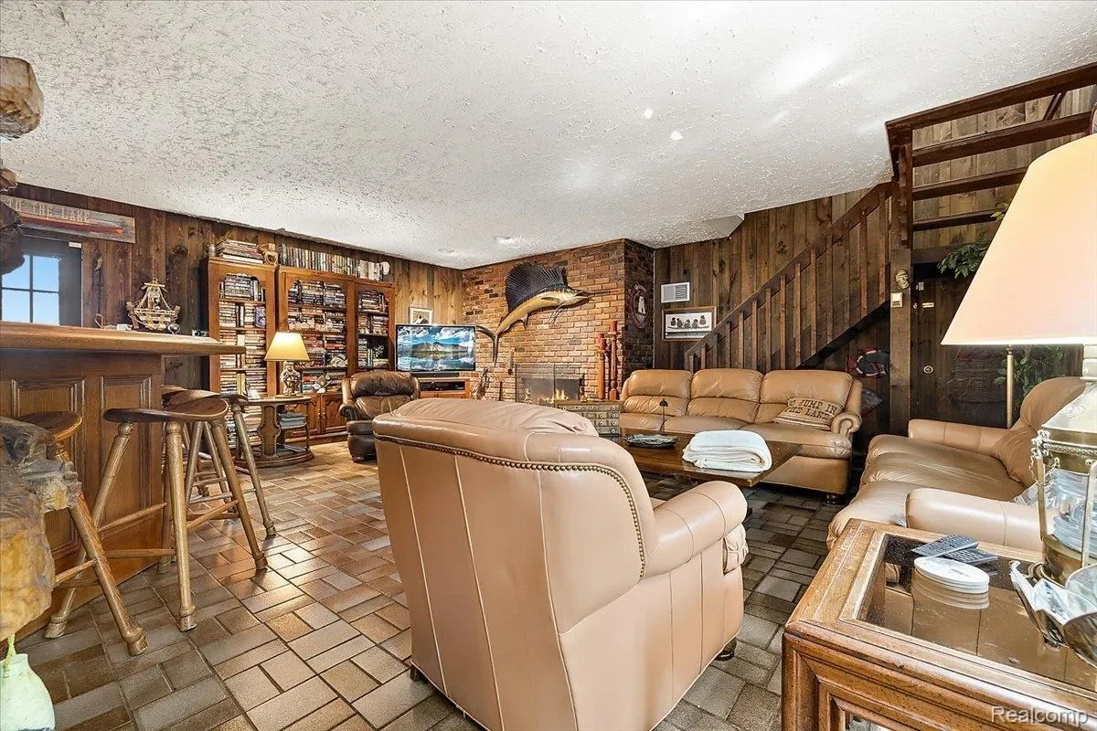 2236 Locklin Lane, West Bloomfield Charter Township, MI 48324, Orchard Lake Village, Michigan, United States. - Photo 4