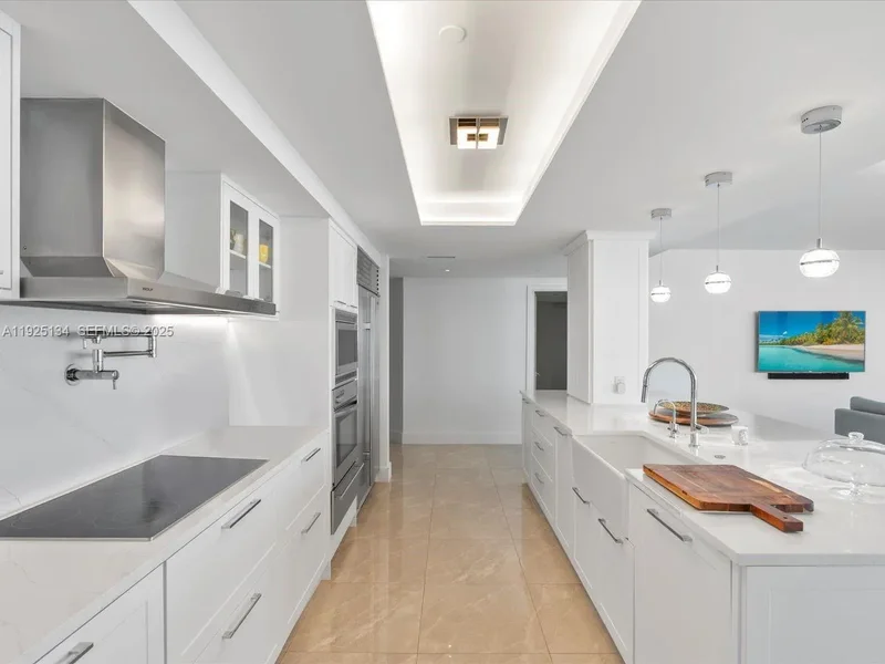 1331 Brickell Bay Dr 1811, Miami, Florida, United States. - Photo 10