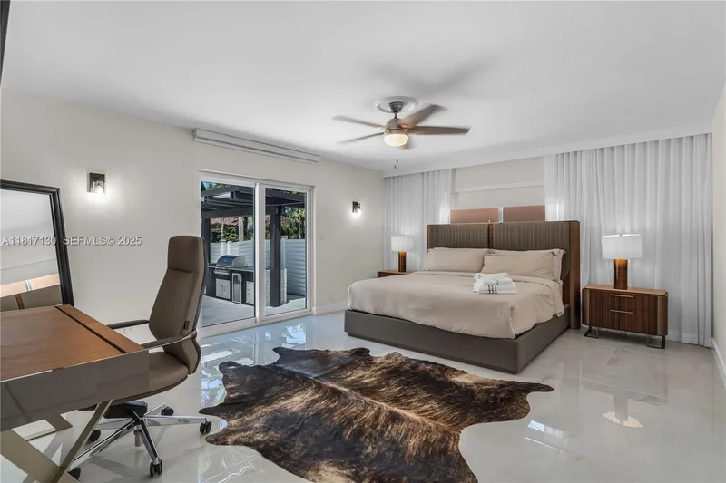 1045 Hollywood Blvd, Hollywood, Florida, United States. - Photo 3
