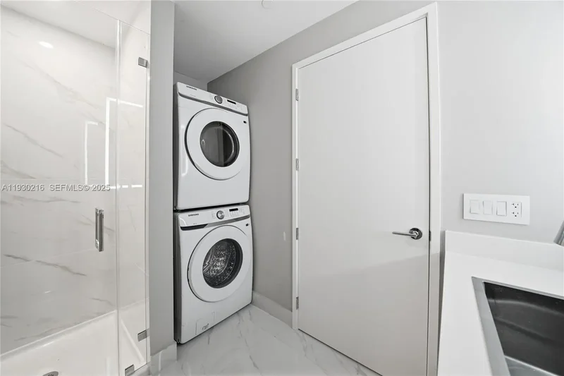 700 NE 24TH ST 4801, Miami, Florida, United States. - Photo 6
