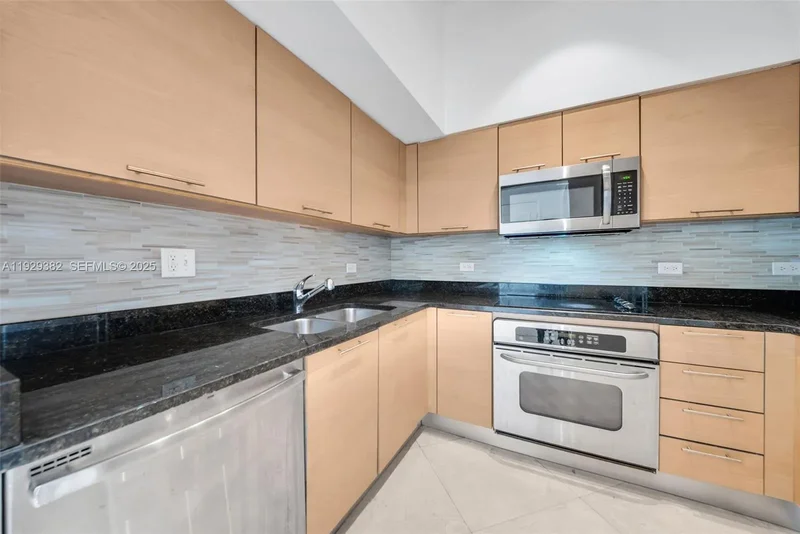 31 SE 5th St, Miami, Florida, United States. - Photo 18