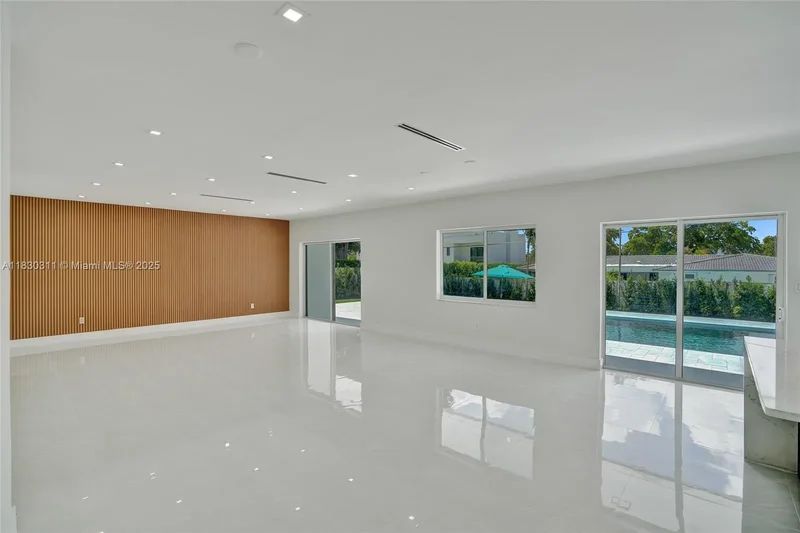 1840 NE 199th St, North Miami Beach, Florida, United States. - Photo 9