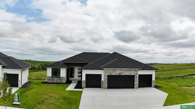 5717 N 195th Street, Elkhorn, NE 68022, Omaha, Nebraska, United States. - Photo 2