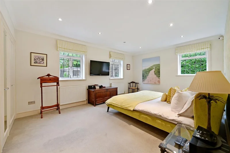 Gordon Avenue, Stanmore, England, United Kingdom. - Photo 4